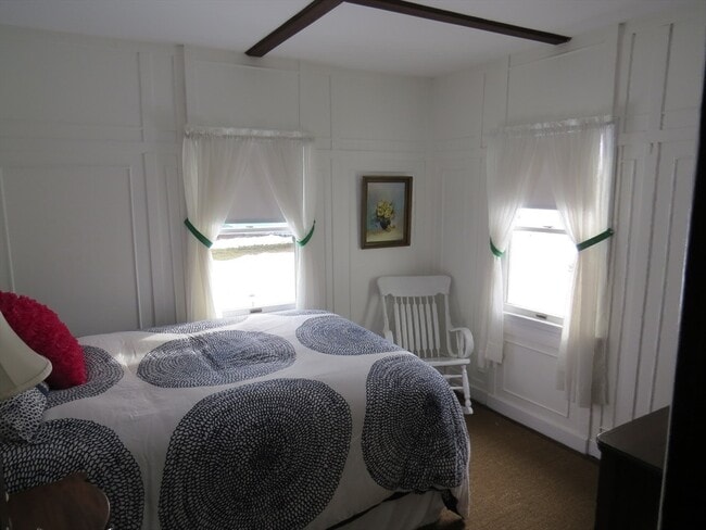 Building Photo - 12 Cove Rd