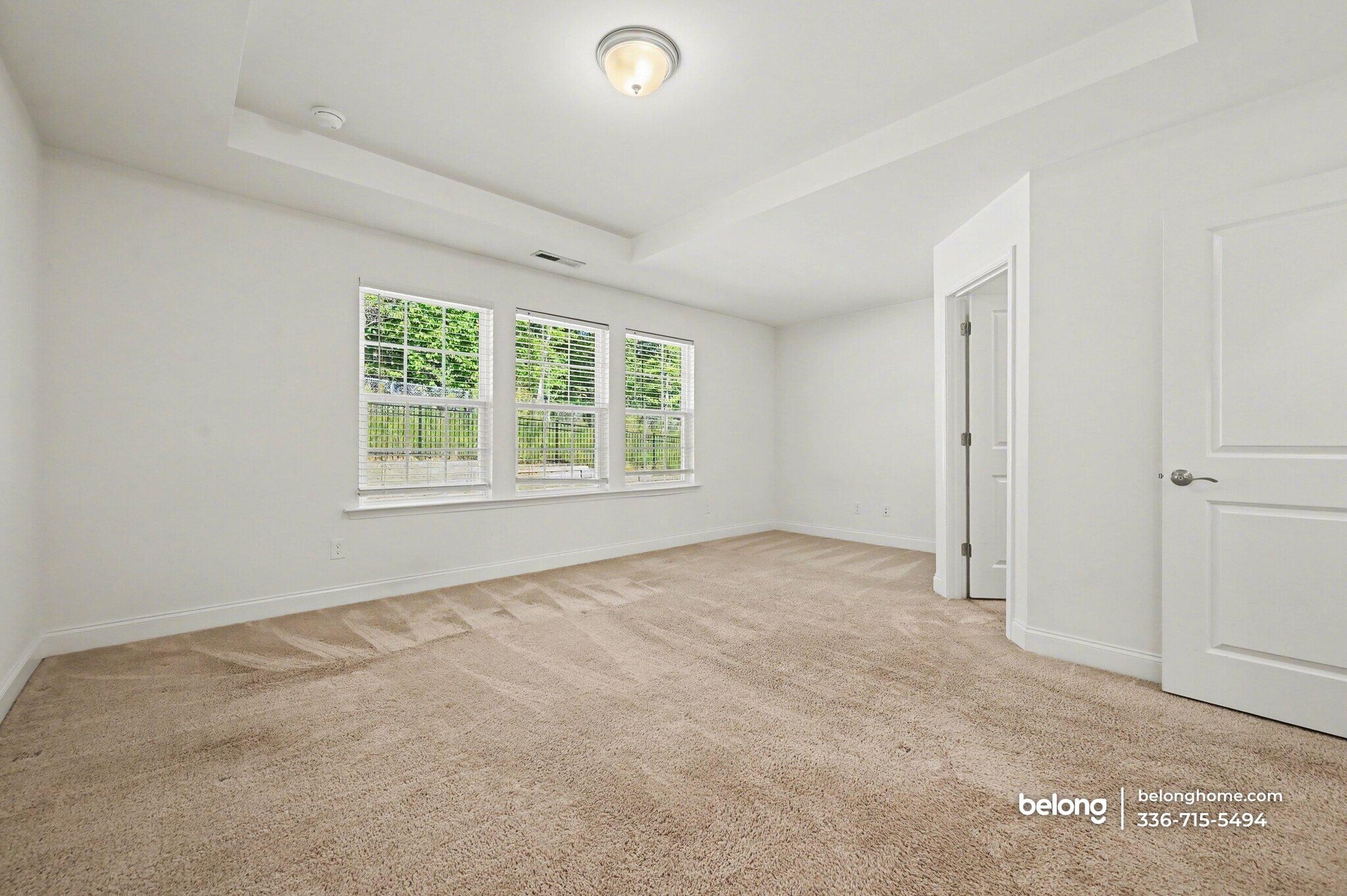 Building Photo - 2100 Solana Wds Dr