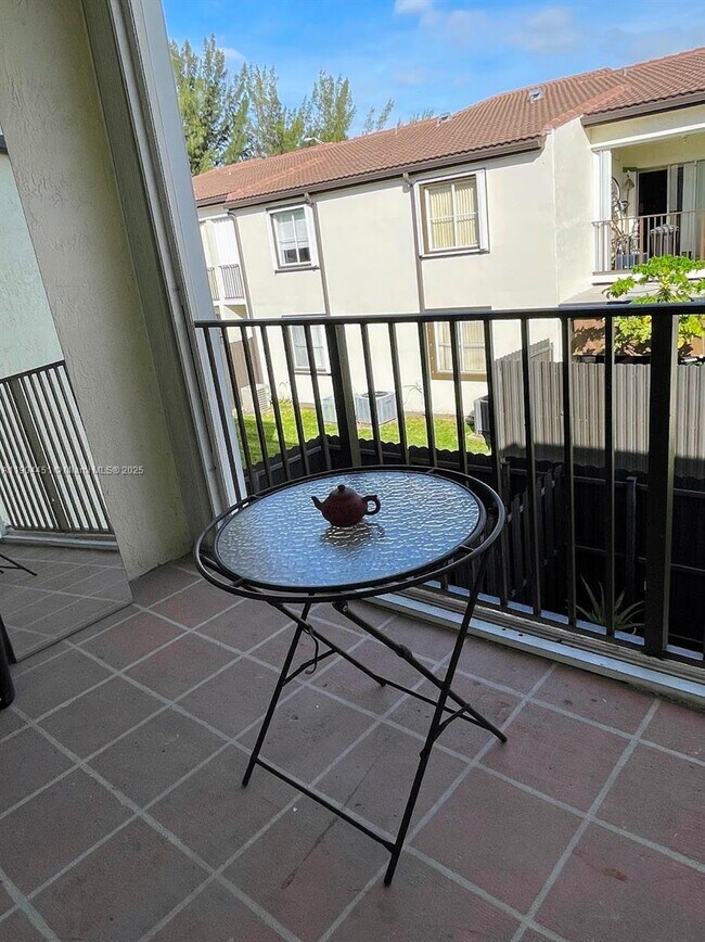 Building Photo - 1165 NW 125th Pl