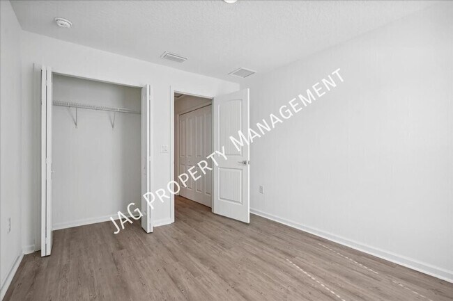 Building Photo - 1191 Valencia St SE