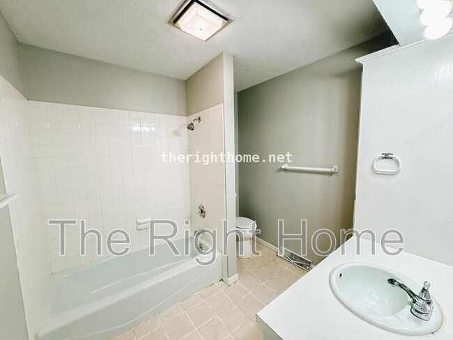 Building Photo - 5141 Raven Oaks Cir