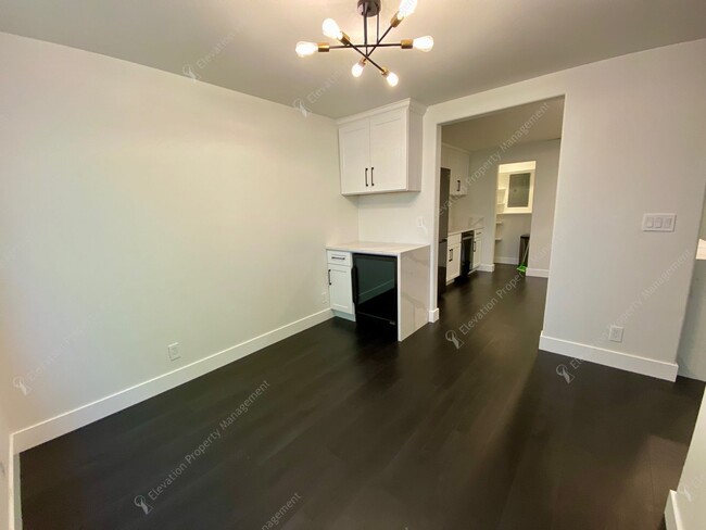 Building Photo - Recently Renovated Downtown Bend 1 BR - 1....