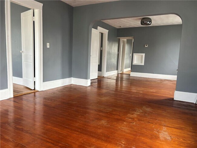 Building Photo - 38 Larch St