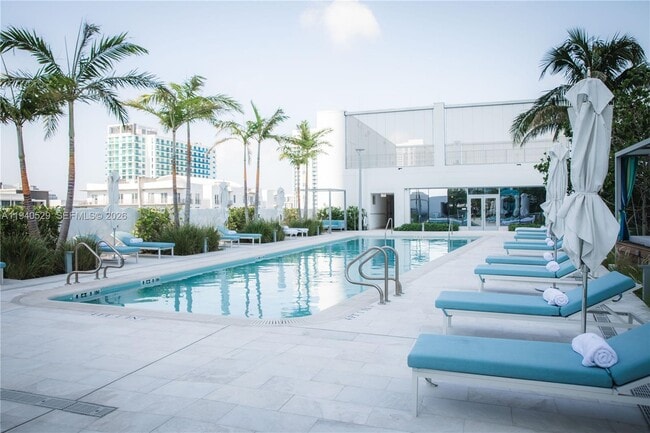 Building Photo - 700 NE 26th Terrace