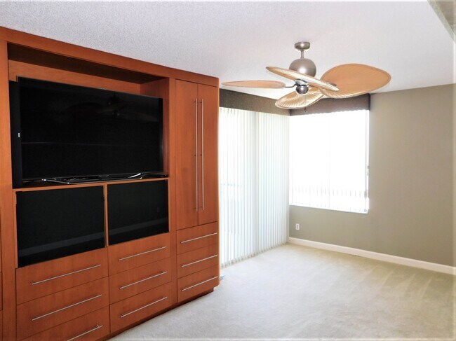 Building Photo - 1540 Gulf Blvd