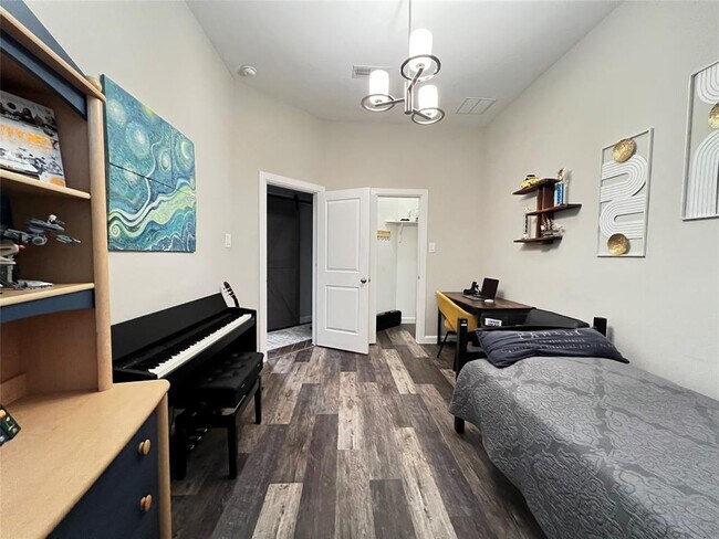Building Photo - 9327 Victory Cyn Ln
