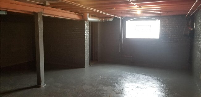 Building Photo - 8608 S Kingston Ave