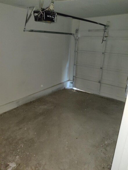 Building Photo - 3916 Winfield Ave