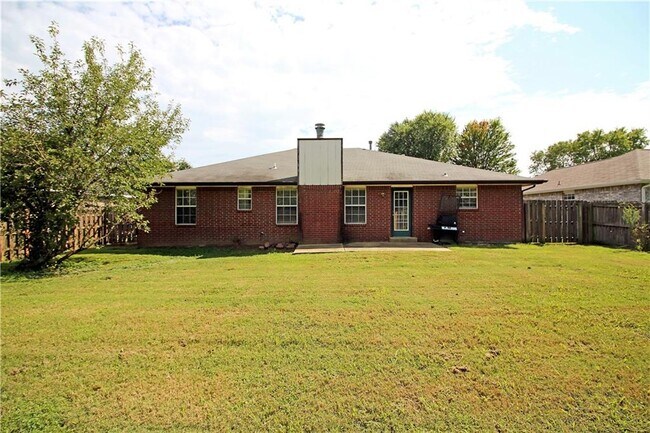 Building Photo - 1205 SE 22nd St