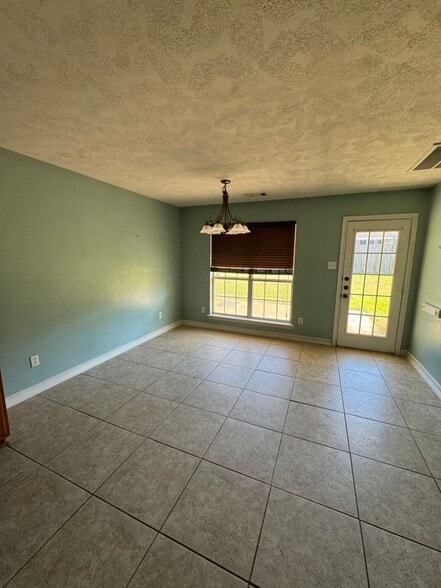 Building Photo - 1216 Mullins Ct