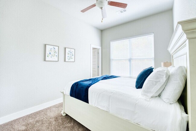 Building Photo - 909 W Eagle St