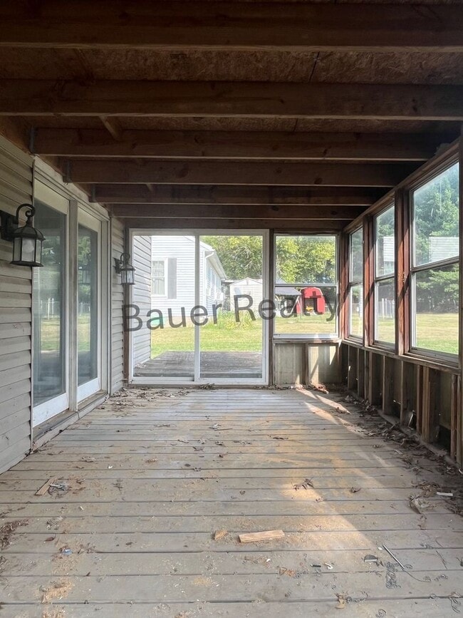 Building Photo - Three Bedroom, Plymouth Local Schools