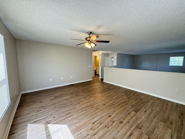 Building Photo - Spacious 4-Bedroom Home with 3 Full Baths in Whispering Trails – Pet Friendly!