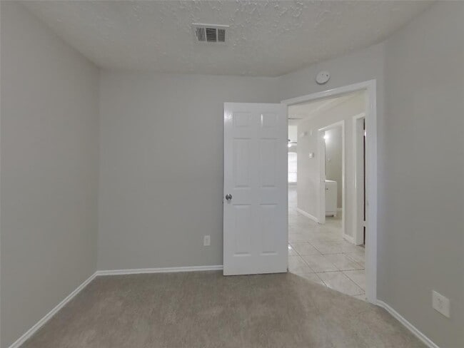 Building Photo - 8711 Croteau Dr