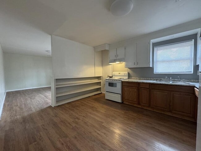 Building Photo - 33 Mitchell St