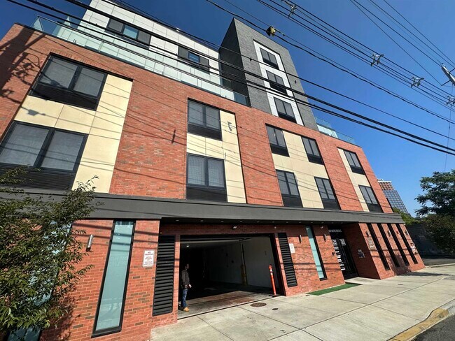Building Photo - 211 Baldwin Ave