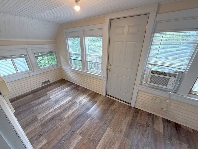 Building Photo - 1117 Bowen Ct