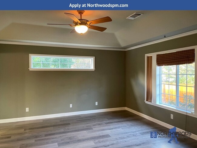 Building Photo - Lots of Room- 3 Bedroom 2 Bath Home with B...