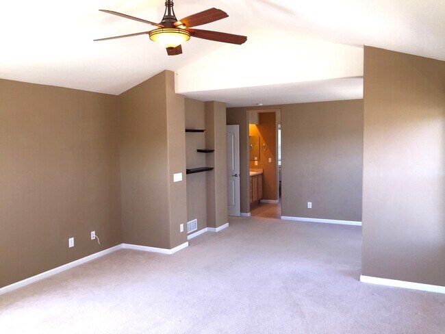 Building Photo - Stunning 4 Bedroom Home In Cross Creek area of Aurora