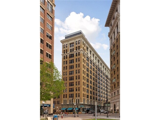 Building Photo - 350 St Peter St