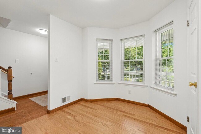 Building Photo - 266 Leedom Way