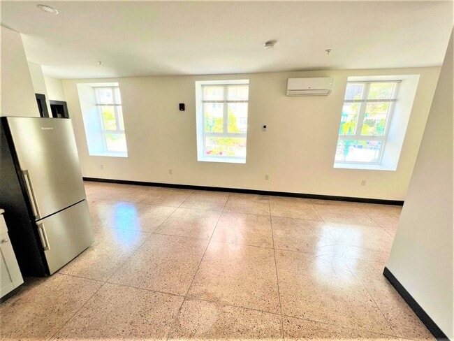 Building Photo - 480 S Salina St