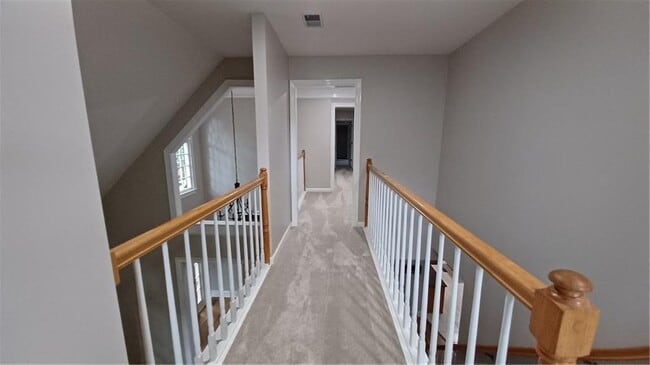 Building Photo - 5190 Southlake Dr