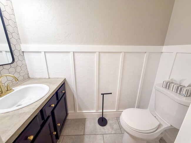 Building Photo - Victoria Station #132