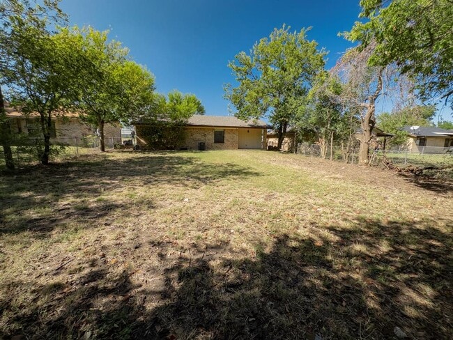 Building Photo - 2516 N W S Young Dr