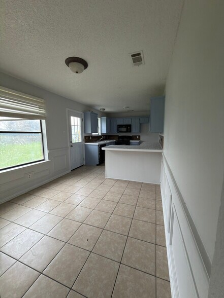 Building Photo - 1207 Charles Dr