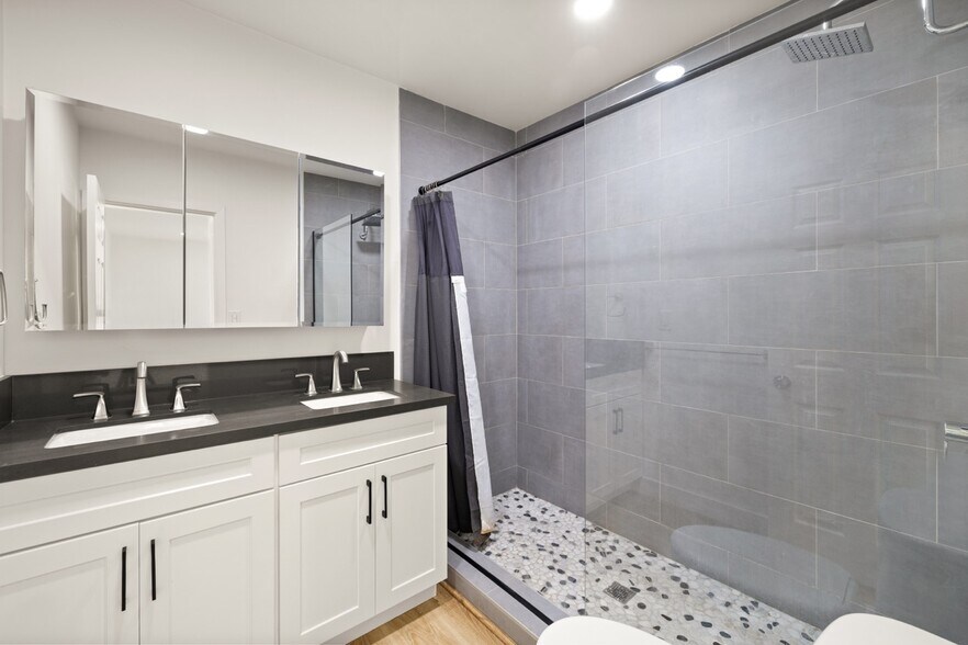 Building Photo - 715 Sunset Ave