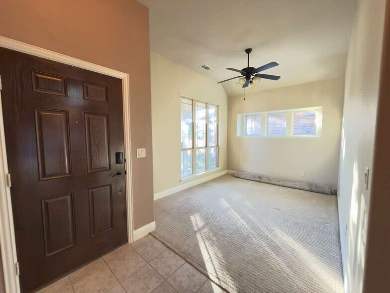 Building Photo - 521 Eastbrook Dr