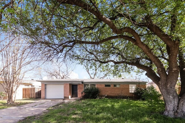 Building Photo - 4850 Bedford Dr