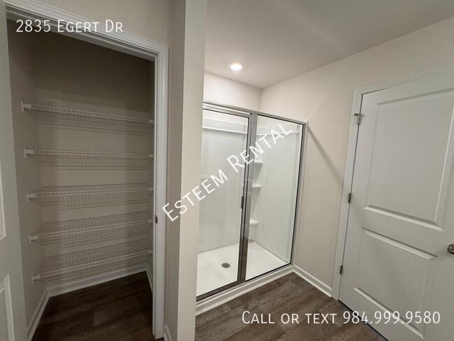 Building Photo - 2835 Egert Dr