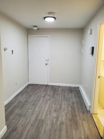 Building Photo - 580 Cummins Hwy