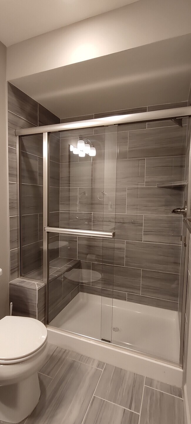 Building Photo - 15881 Valley View Dr