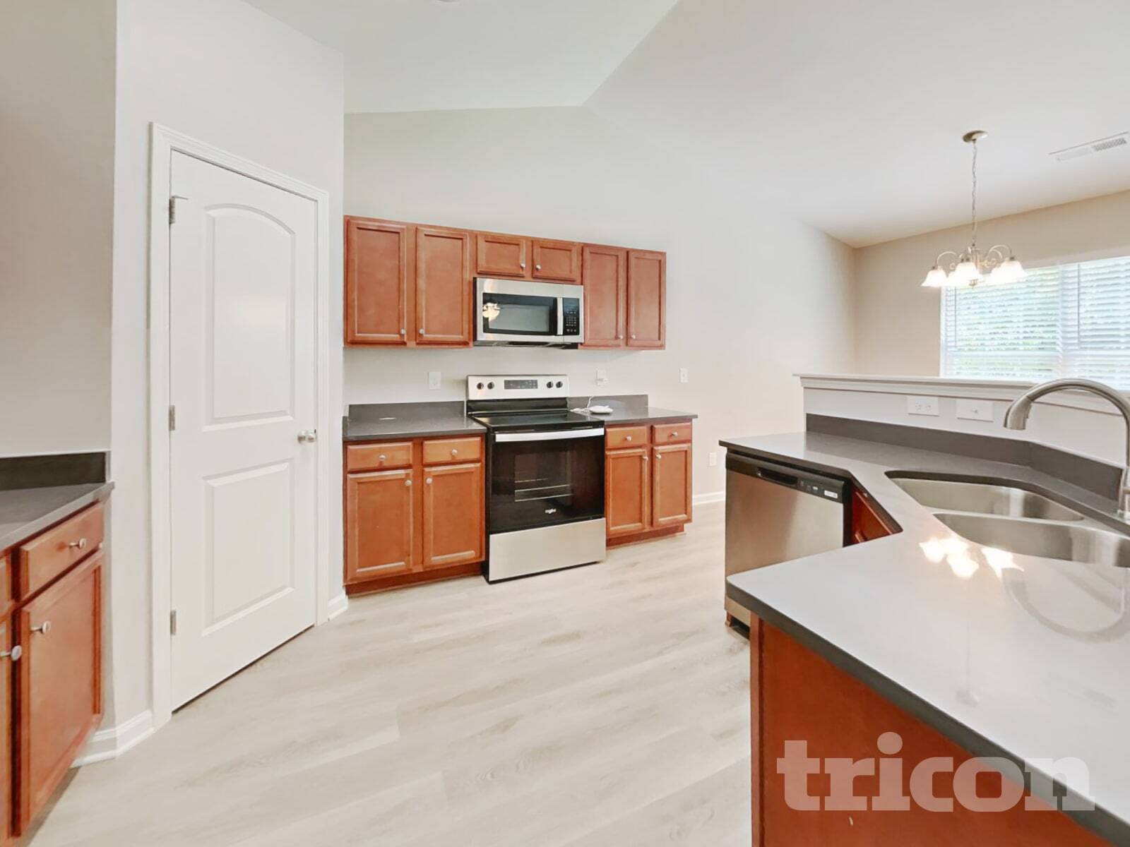 Building Photo - 1944 Pavilion Dr