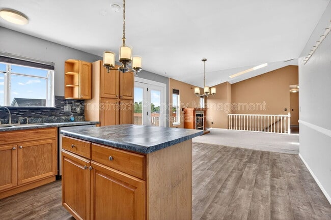 Building Photo - 166 Royallprairie Ln