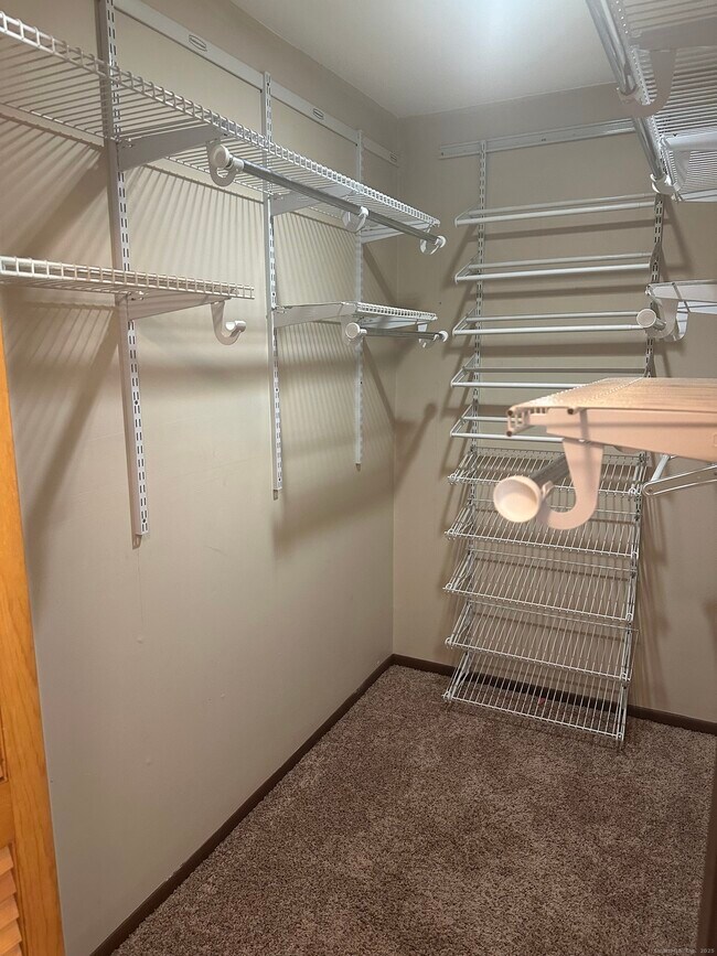 Building Photo - 94 Thompson St