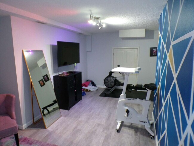 Building Photo - Wind Stream Condos - 3 Bedroom - 2 bathroo...