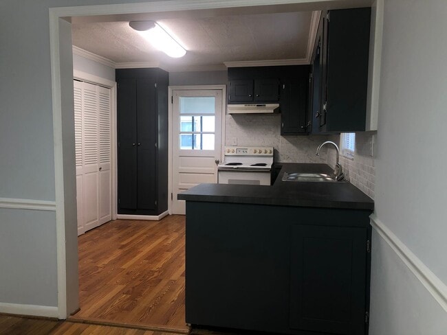 Building Photo - Updated Brick Ranch Conveniently Located