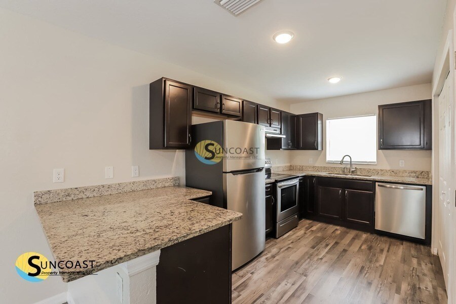 Building Photo - 9341 N Mendoza Way