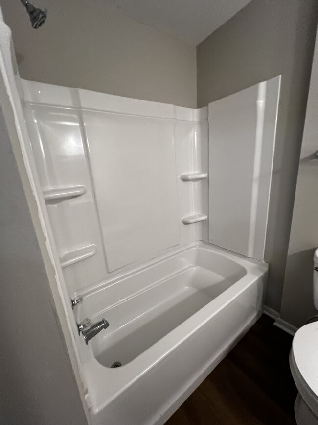 Building Photo - 124 Hampton Dr