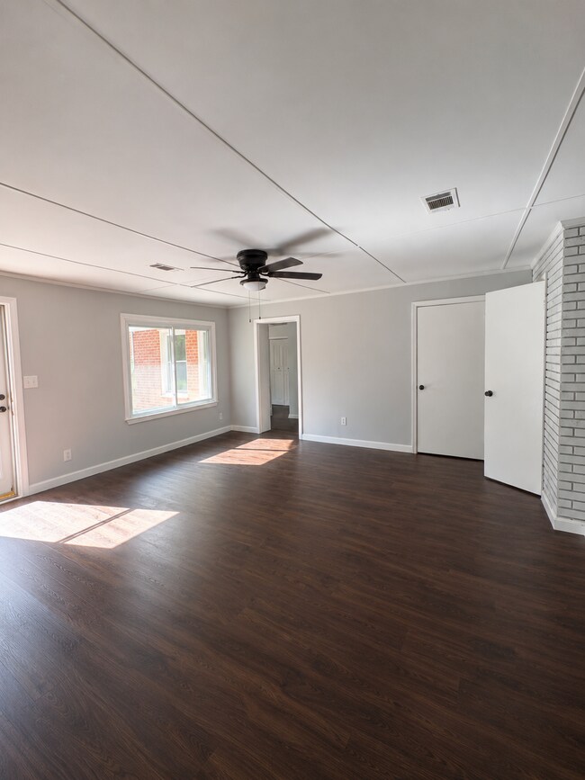 Building Photo - 8457 Thomaston Rd