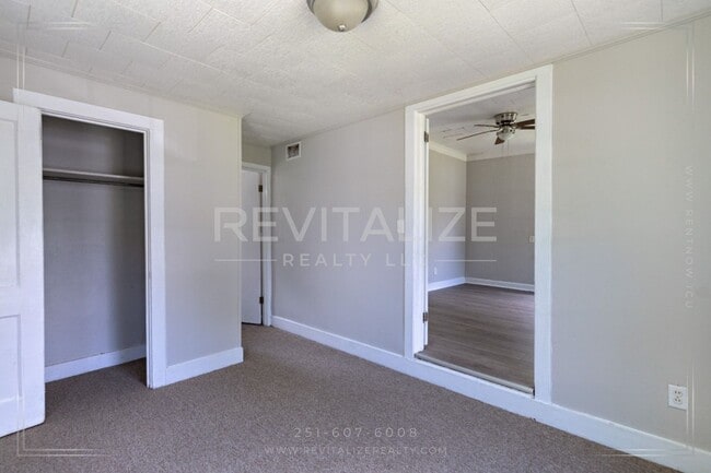 Building Photo - Renovated & Low-Maintenance 2-Bed Home