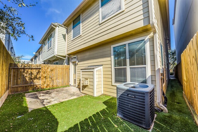 Building Photo - 1303 Dorothy St