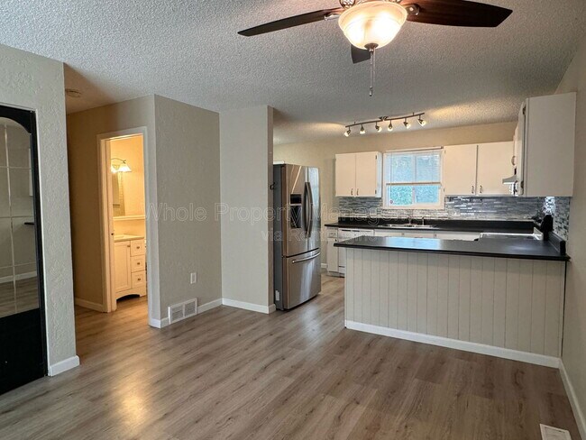 Building Photo - 1244 S Reed St