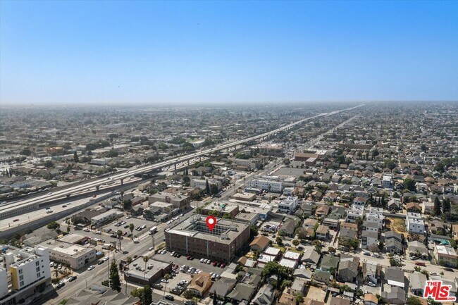 Building Photo - 4125 S Figueroa St