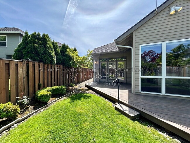 Building Photo - 820 NW Pebble Beach Way