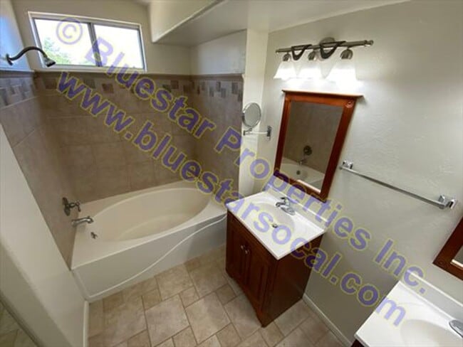 Building Photo - Move In Ready! Beautiful Two Story Home
